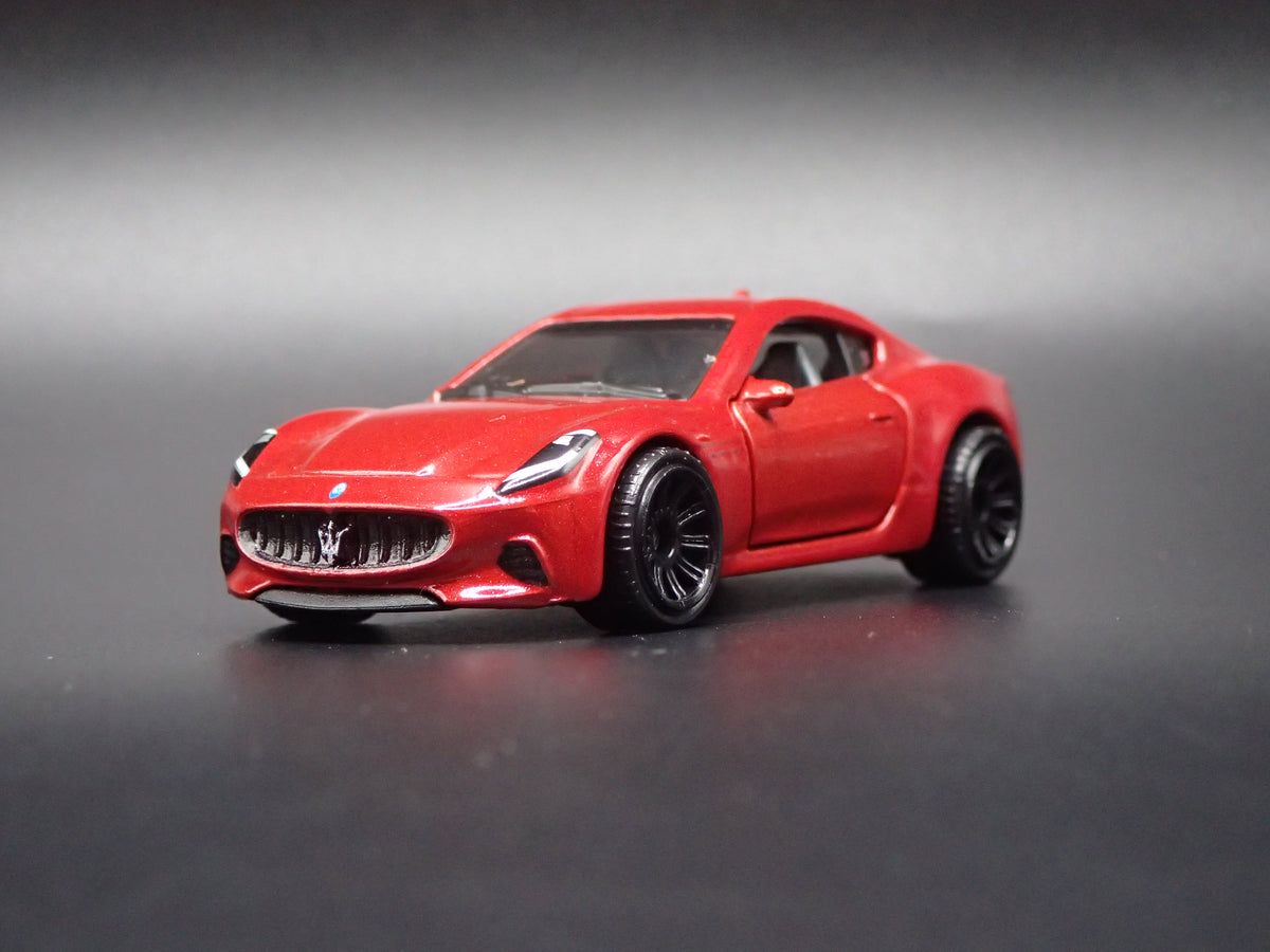 2023-2026 MASERATI GRANTURISMO FOLGORE 1:64 SCALE DIORAMA DIECAST MODEL CAR
