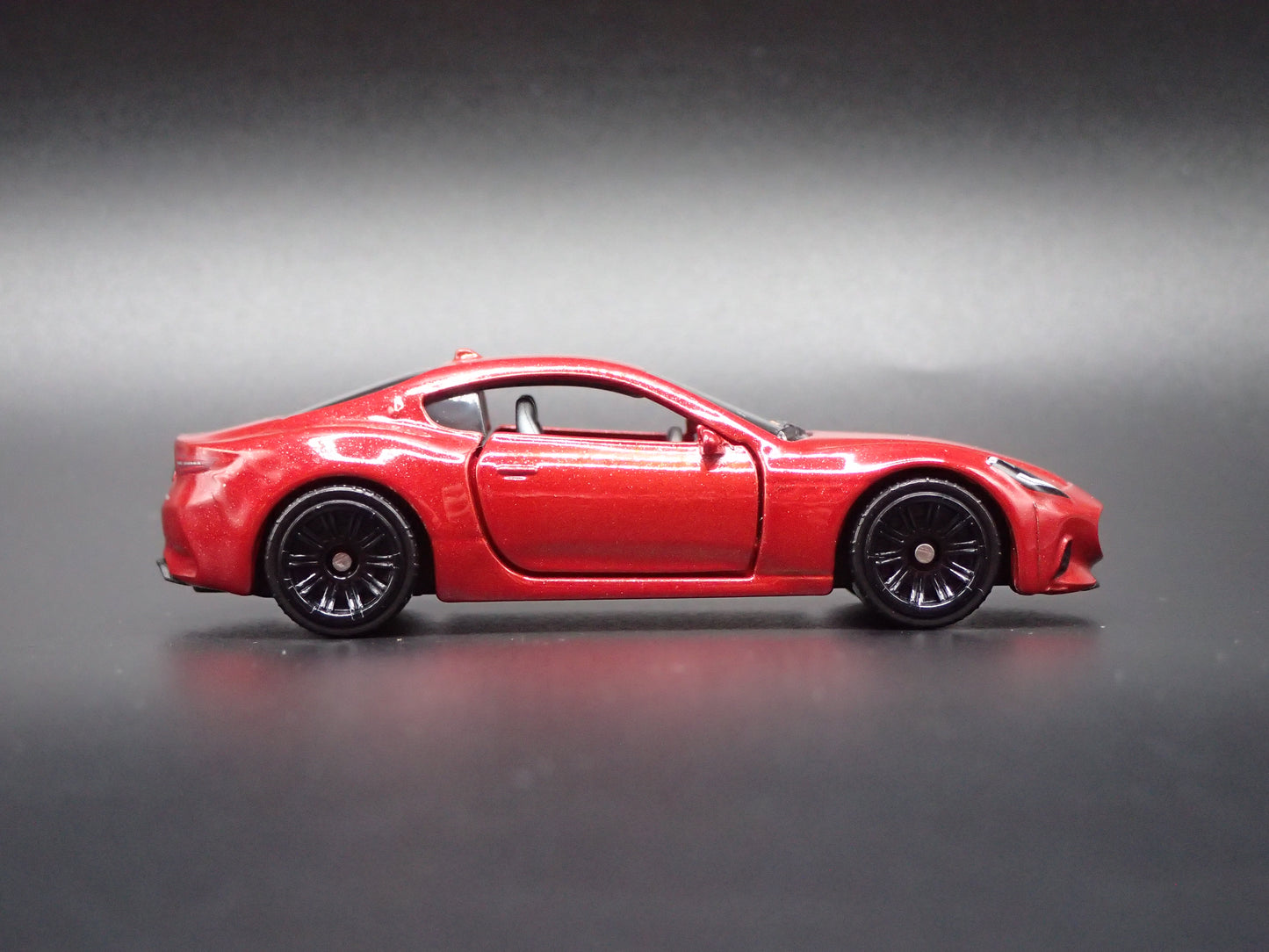 2023-2026 MASERATI GRANTURISMO FOLGORE 1:64 SCALE DIORAMA DIECAST MODEL CAR