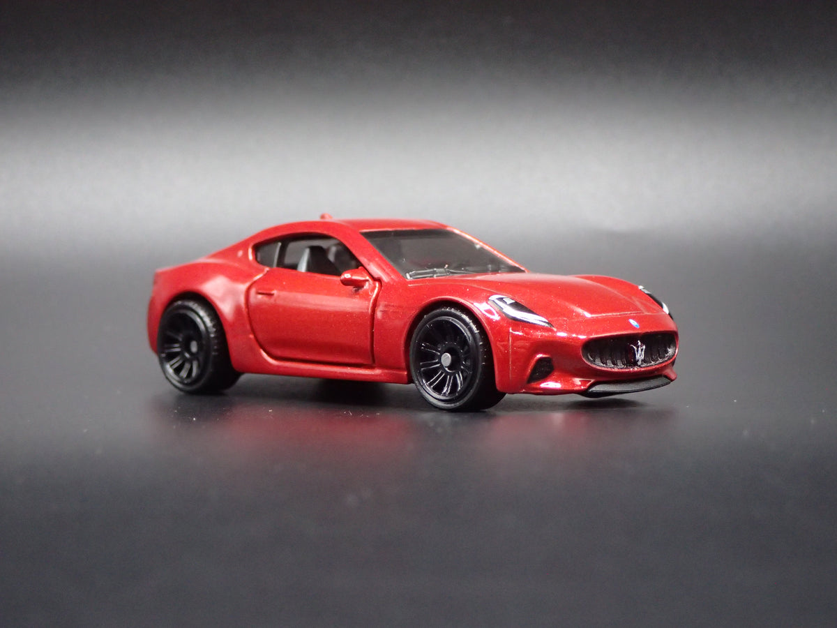 2023-2026 MASERATI GRANTURISMO FOLGORE 1:64 SCALE DIORAMA DIECAST MODEL CAR