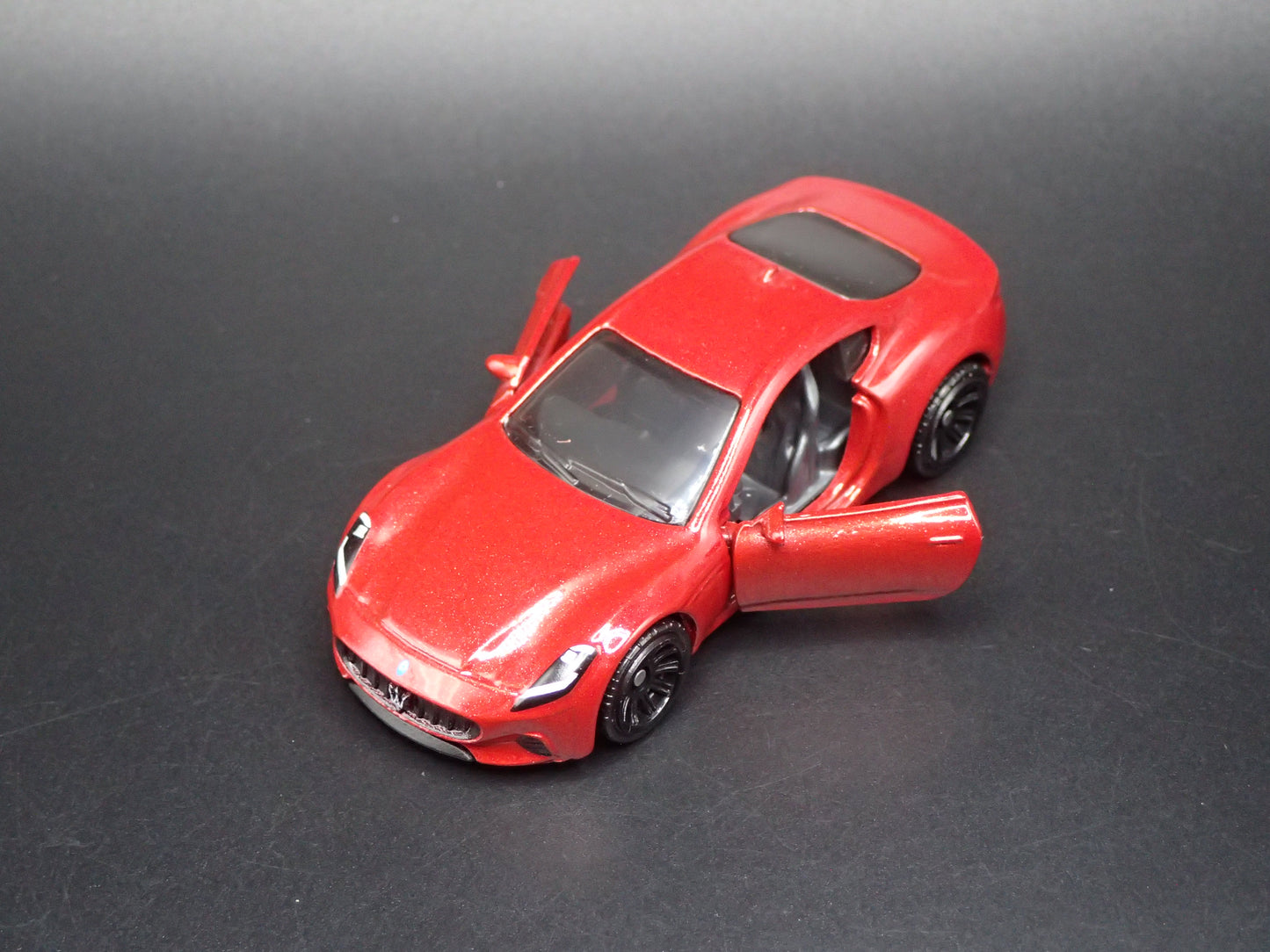 2023-2026 MASERATI GRANTURISMO FOLGORE 1:64 SCALE DIORAMA DIECAST MODEL CAR