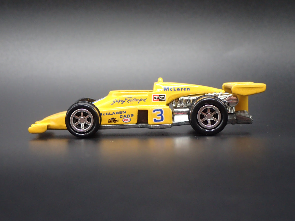 1974 74 JOHNNY RUTHERFORD INDY 500 CAR MCLAREN 1:64 SCALE DIORAMA DIECAST MODEL CAR