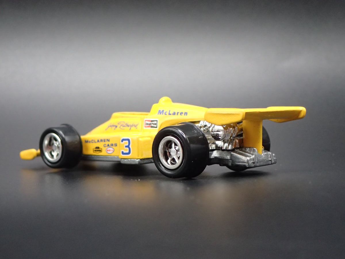 1974 74 JOHNNY RUTHERFORD INDY 500 CAR MCLAREN 1:64 SCALE DIORAMA DIECAST MODEL CAR