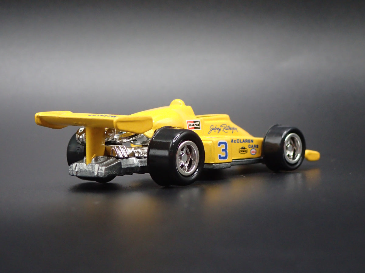 1974 74 JOHNNY RUTHERFORD INDY 500 CAR MCLAREN 1:64 SCALE DIORAMA DIECAST MODEL CAR