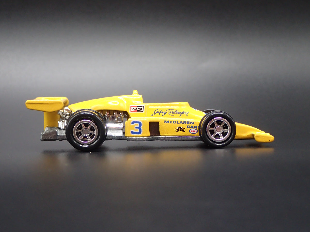 1974 74 JOHNNY RUTHERFORD INDY 500 CAR MCLAREN 1:64 SCALE DIORAMA DIECAST MODEL CAR