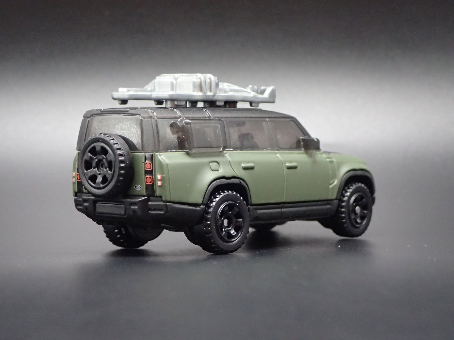 2022-2026 LAND ROVER DEFENDER 130 GREEN 1/64 SCALE DIORAMA DIECAST MODEL CAR