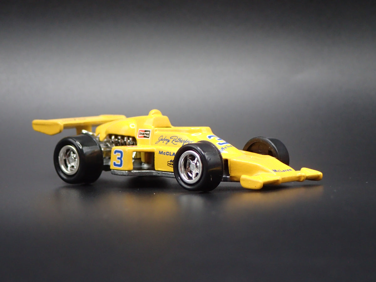 1974 74 JOHNNY RUTHERFORD INDY 500 CAR MCLAREN 1:64 SCALE DIORAMA DIECAST MODEL CAR