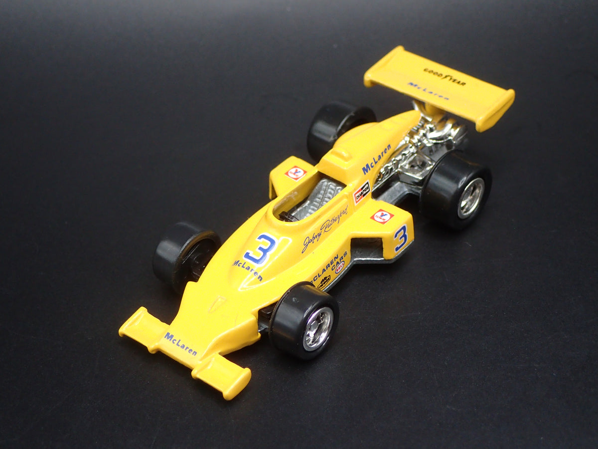 1974 74 JOHNNY RUTHERFORD INDY 500 CAR MCLAREN 1:64 SCALE DIORAMA DIECAST MODEL CAR