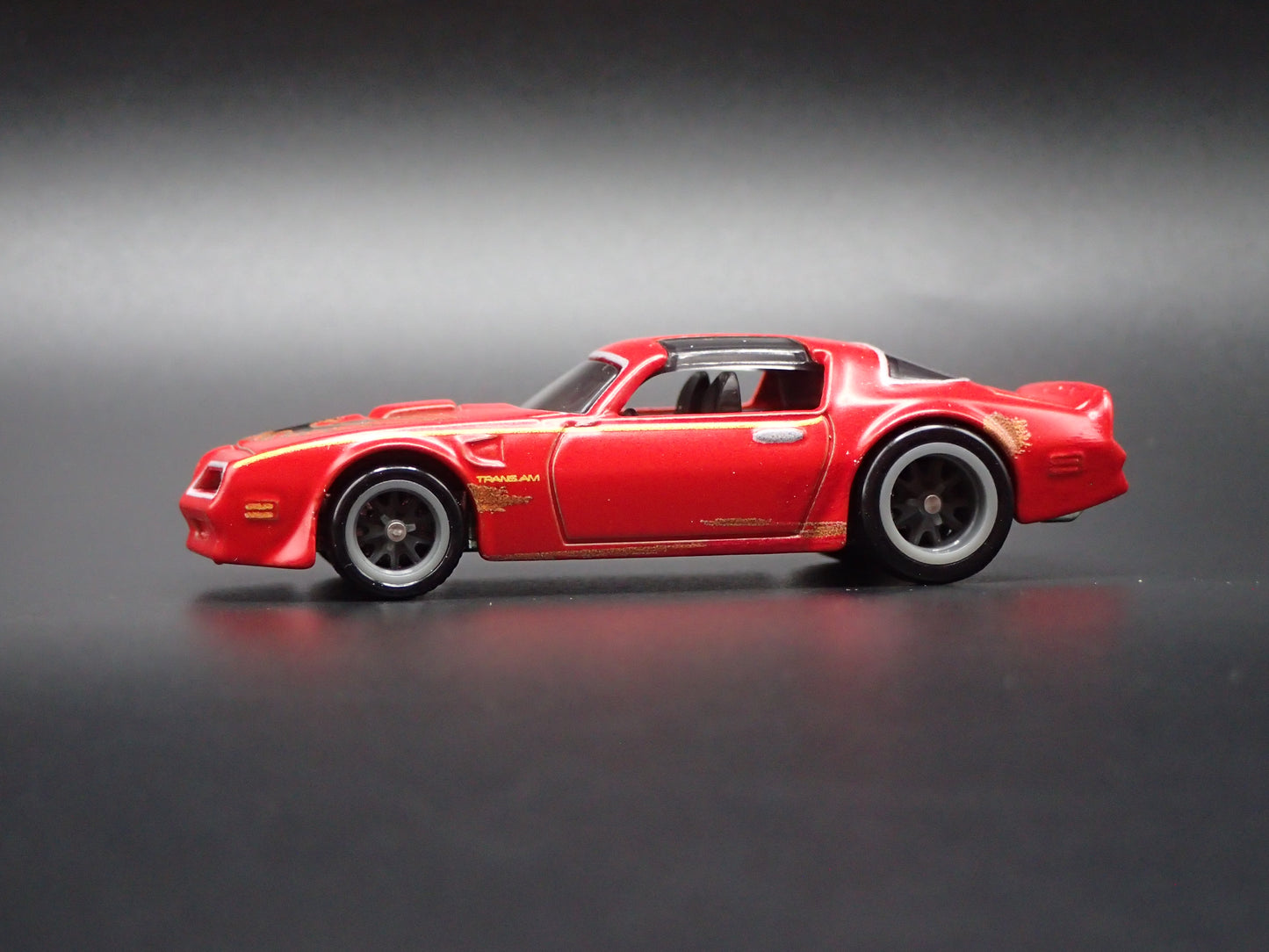 1977 77 PONTIAC FIREBIRD RED 1:64 SCALE COLLECTIBLE DIORAMA DIECAST MODEL CAR