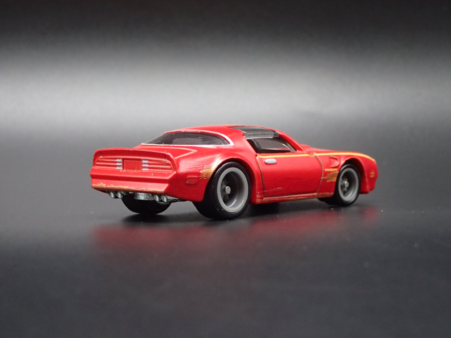 1977 77 PONTIAC FIREBIRD RED 1:64 SCALE COLLECTIBLE DIORAMA DIECAST MODEL CAR