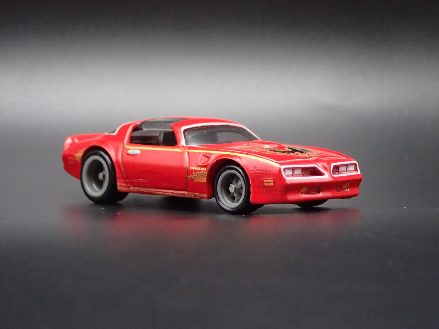 1977 77 PONTIAC FIREBIRD RED 1:64 SCALE COLLECTIBLE DIORAMA DIECAST MODEL CAR