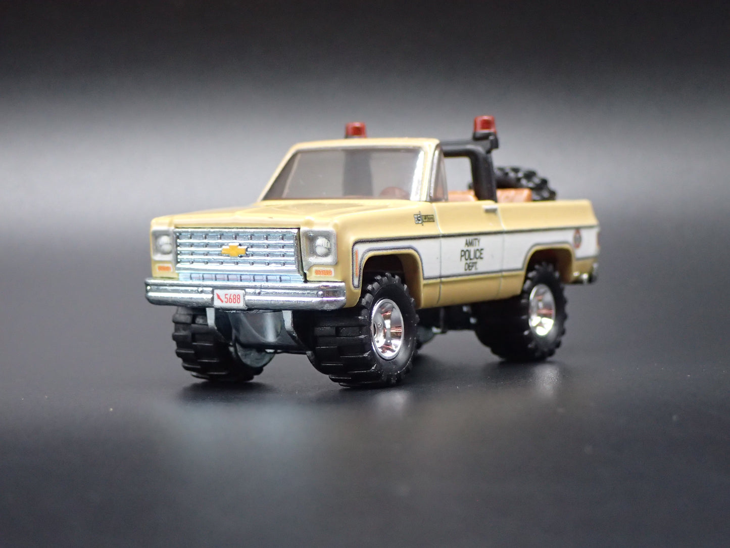 1975 75 CHEVY CHEVROLET BLAZER AMITY POLICE DEPT 1/64 SCALE DIECAST MODEL CAR