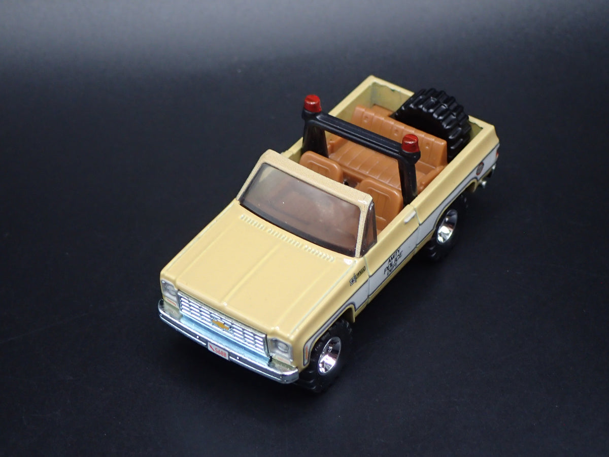 1975 75 CHEVY CHEVROLET BLAZER AMITY POLICE DEPT 1/64 SCALE DIECAST MODEL CAR