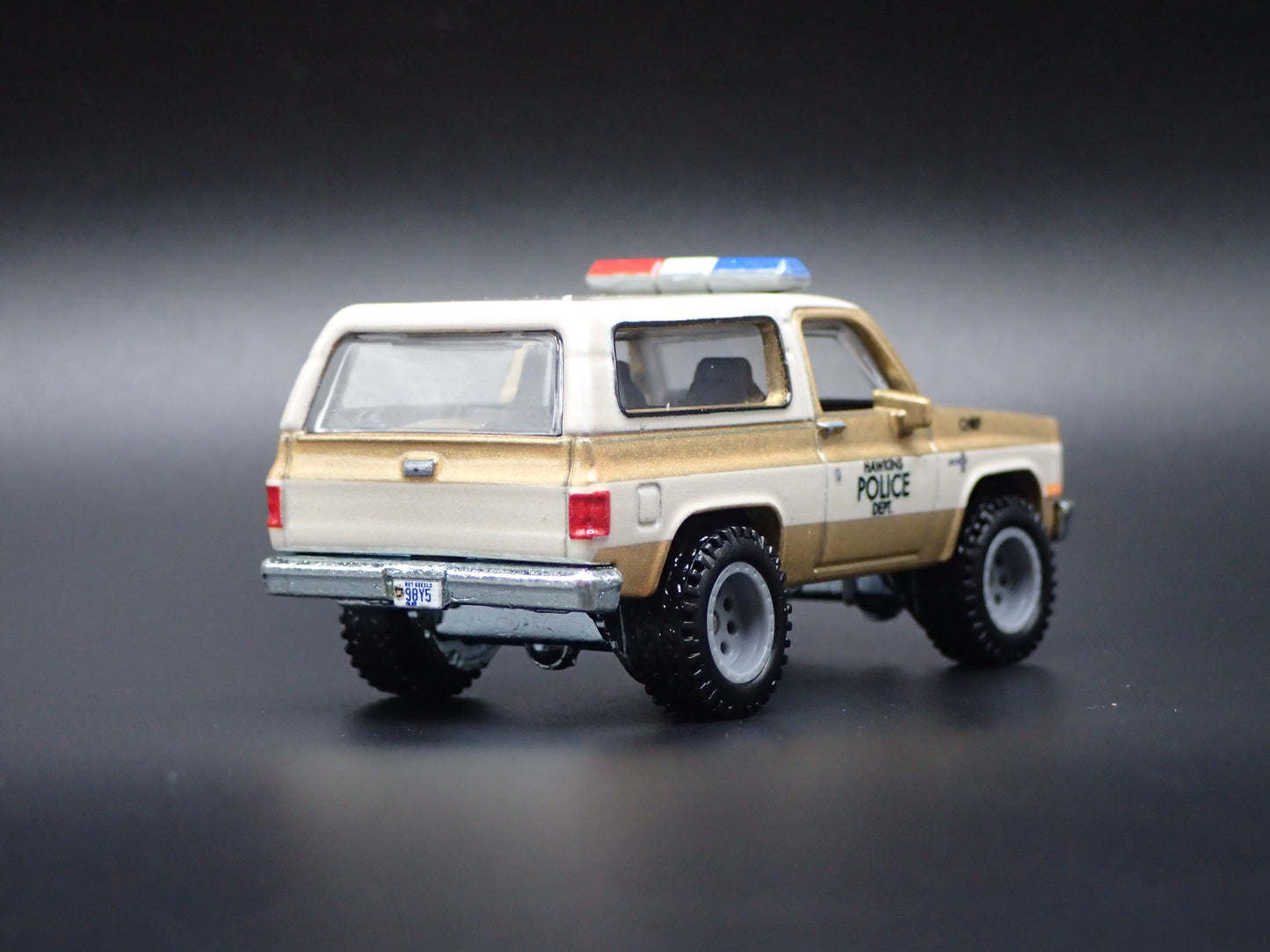 1985 85 CHEVY CHEVROLET K5 BLAZER HAWKINS POLICE SQUAREBODY 1:64 DIECAST CAR