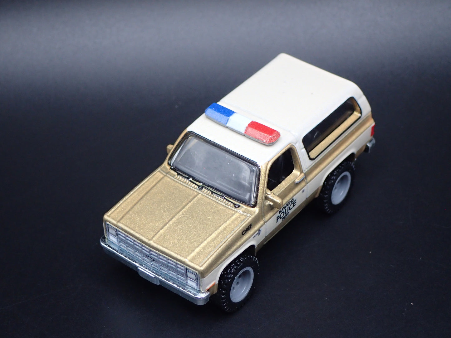 1985 85 CHEVY CHEVROLET K5 BLAZER HAWKINS POLICE SQUAREBODY 1:64 DIECAST CAR
