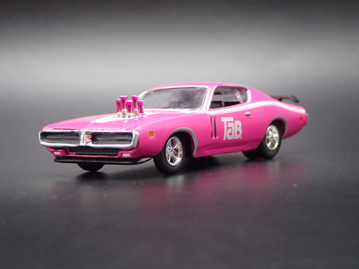 1971 71 DODGE CHARGER R/T HEMI TAB PINK 1/64 SCALE DIORAMA DIECAST MODEL CAR