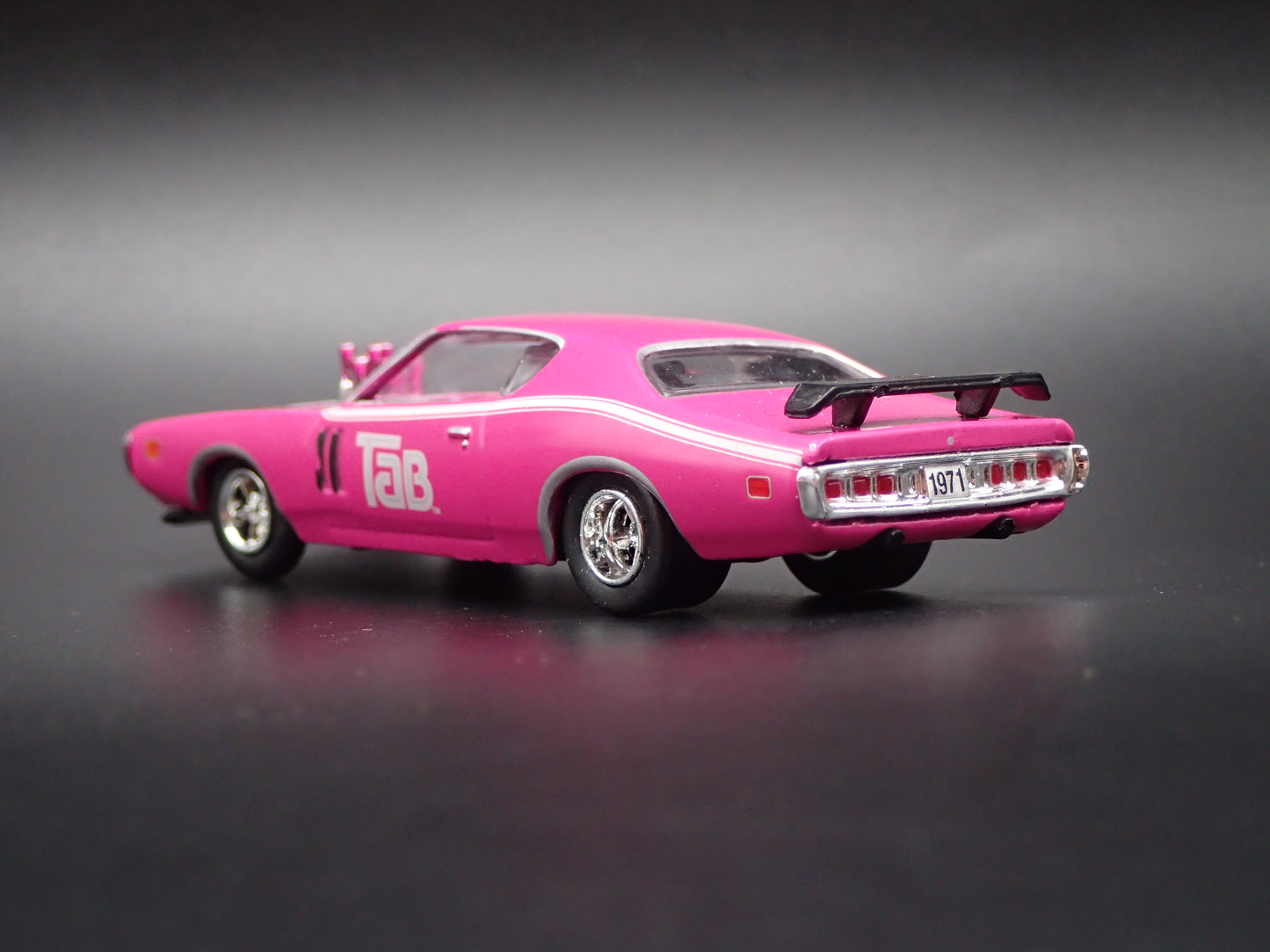 1971 71 DODGE CHARGER R/T HEMI TAB PINK 1/64 SCALE DIORAMA DIECAST MODEL CAR