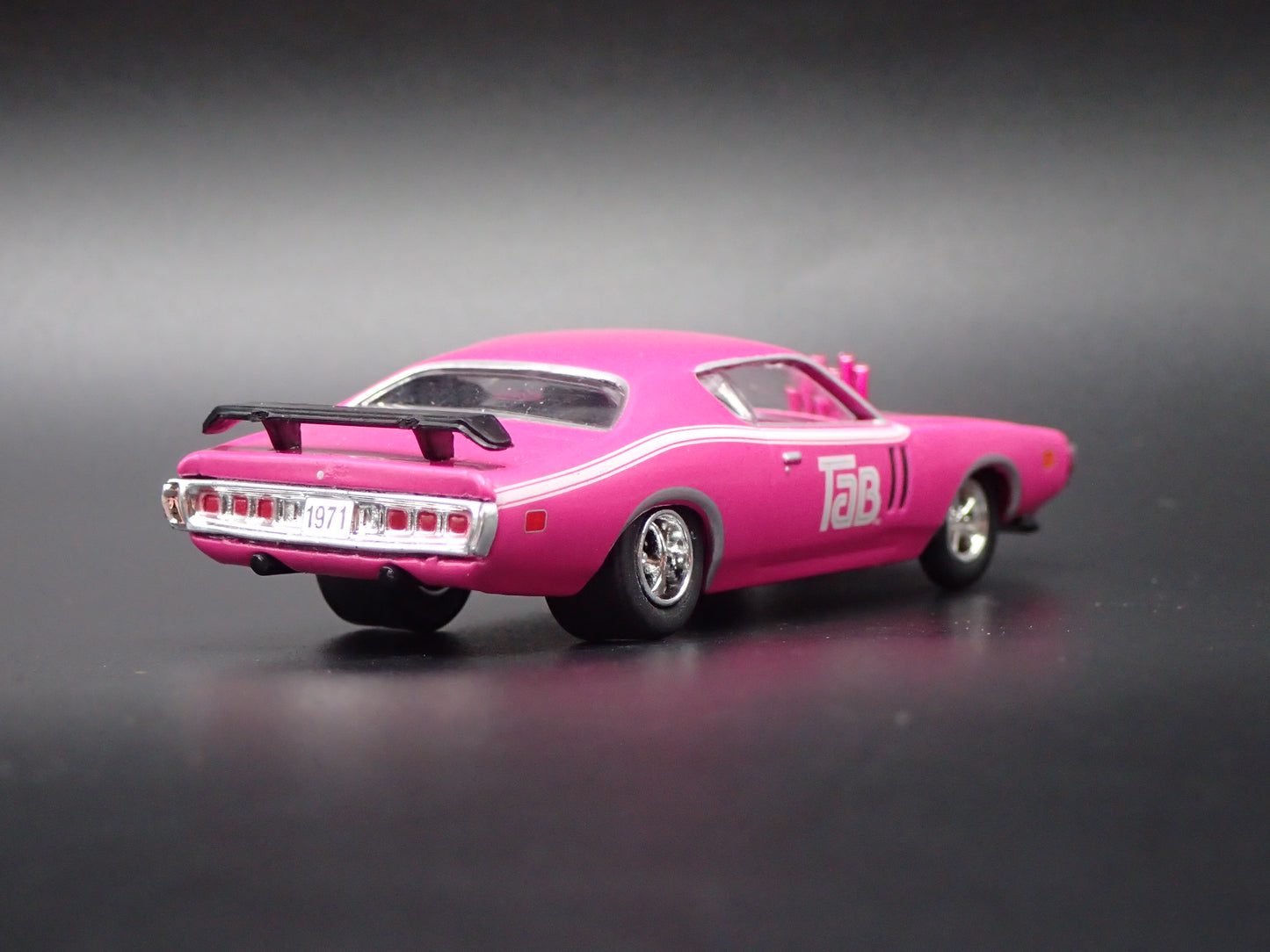 1971 71 DODGE CHARGER R/T HEMI TAB PINK 1/64 SCALE DIORAMA DIECAST MODEL CAR