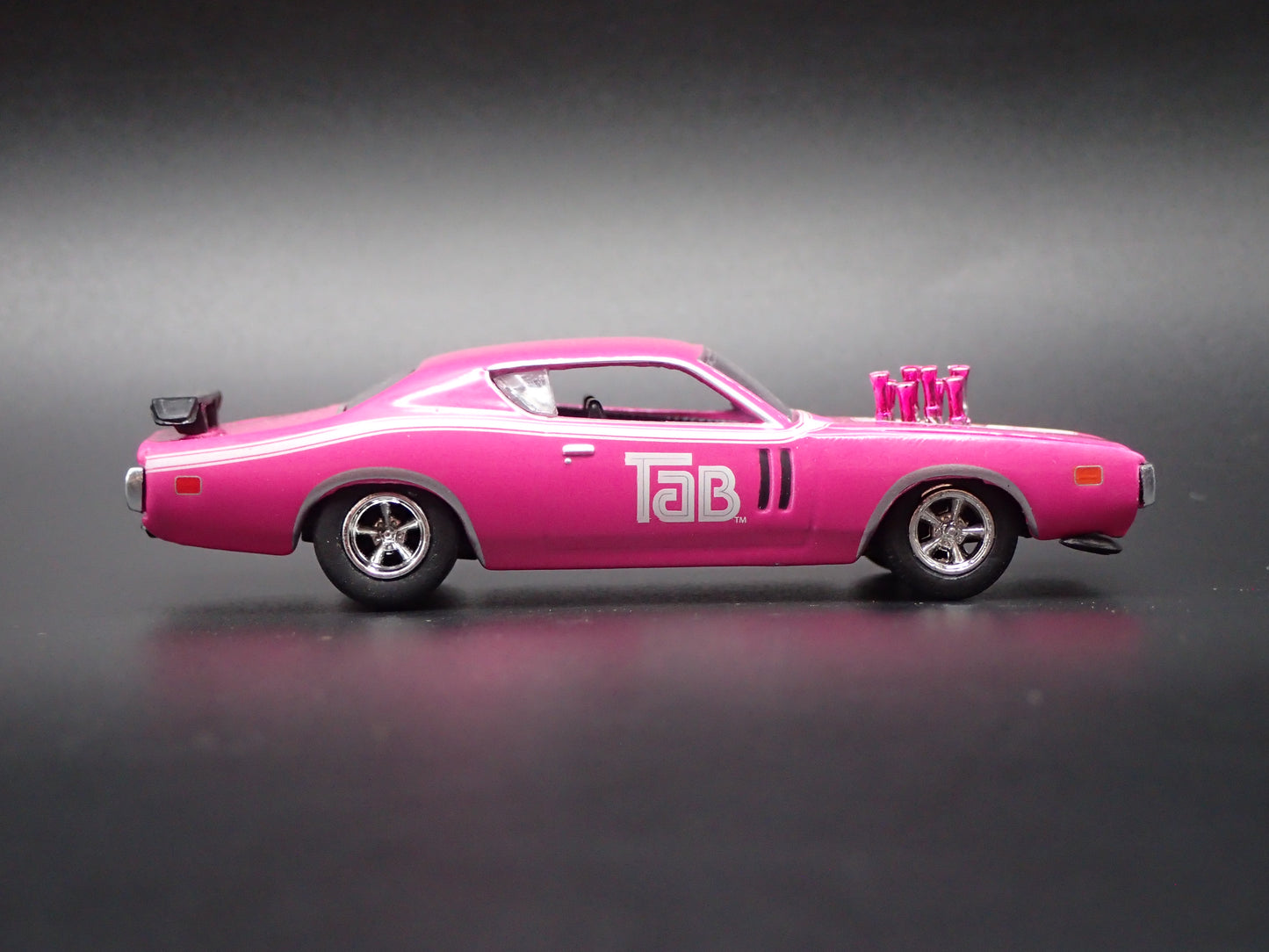 1971 71 DODGE CHARGER R/T HEMI TAB PINK 1/64 SCALE DIORAMA DIECAST MODEL CAR
