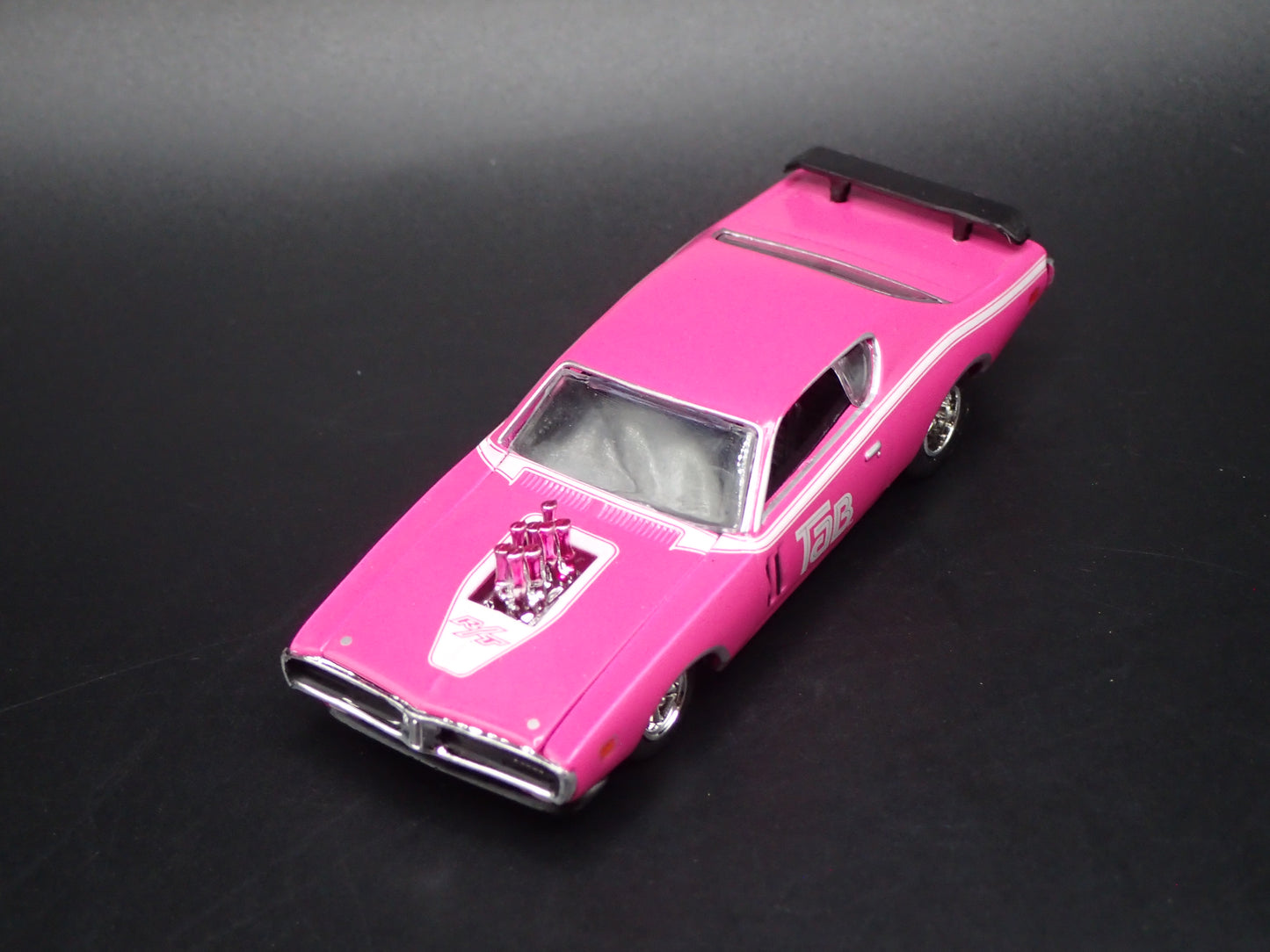 1971 71 DODGE CHARGER R/T HEMI TAB PINK 1/64 SCALE DIORAMA DIECAST MODEL CAR