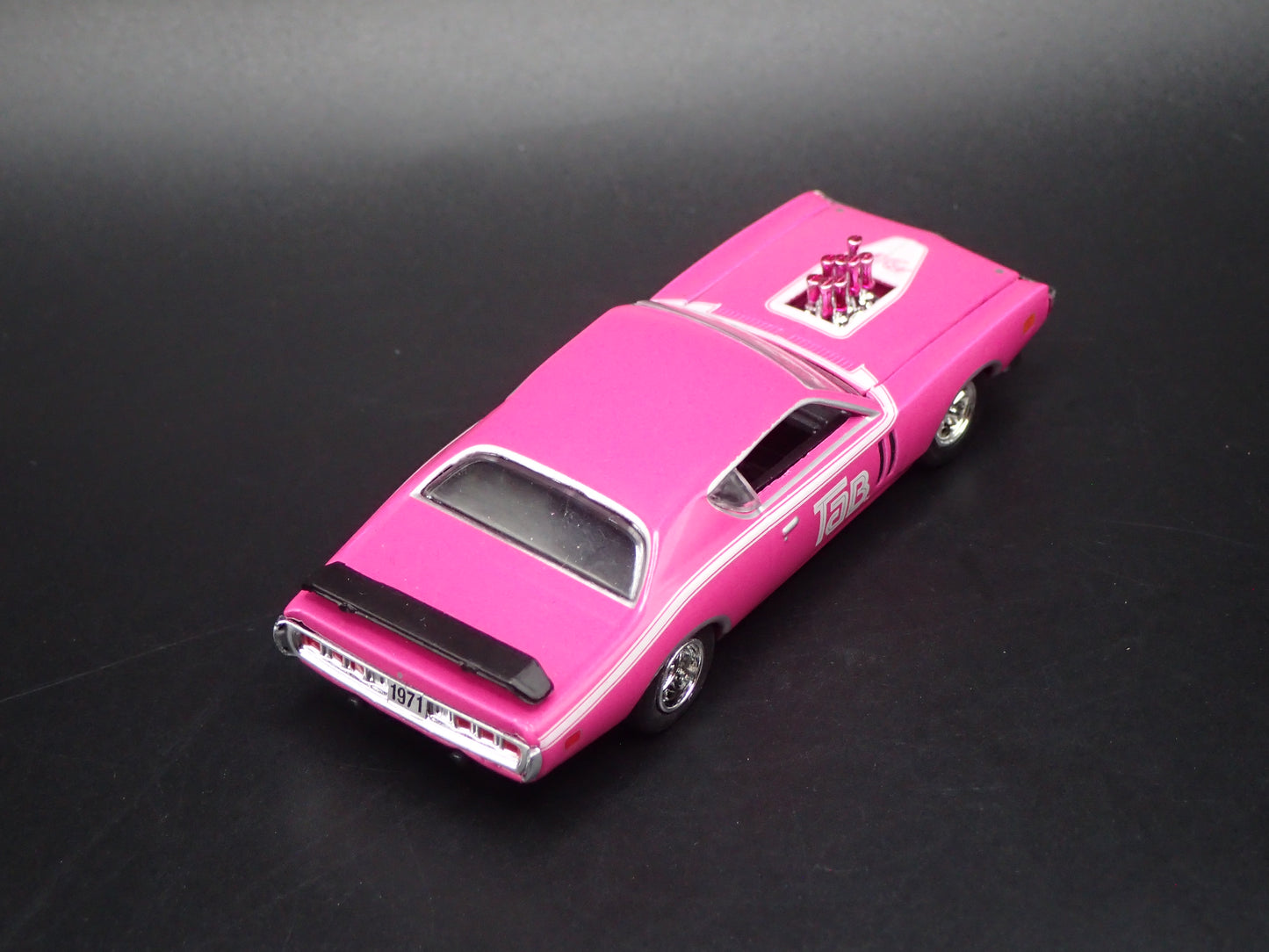 1971 71 DODGE CHARGER R/T HEMI TAB PINK 1/64 SCALE DIORAMA DIECAST MODEL CAR