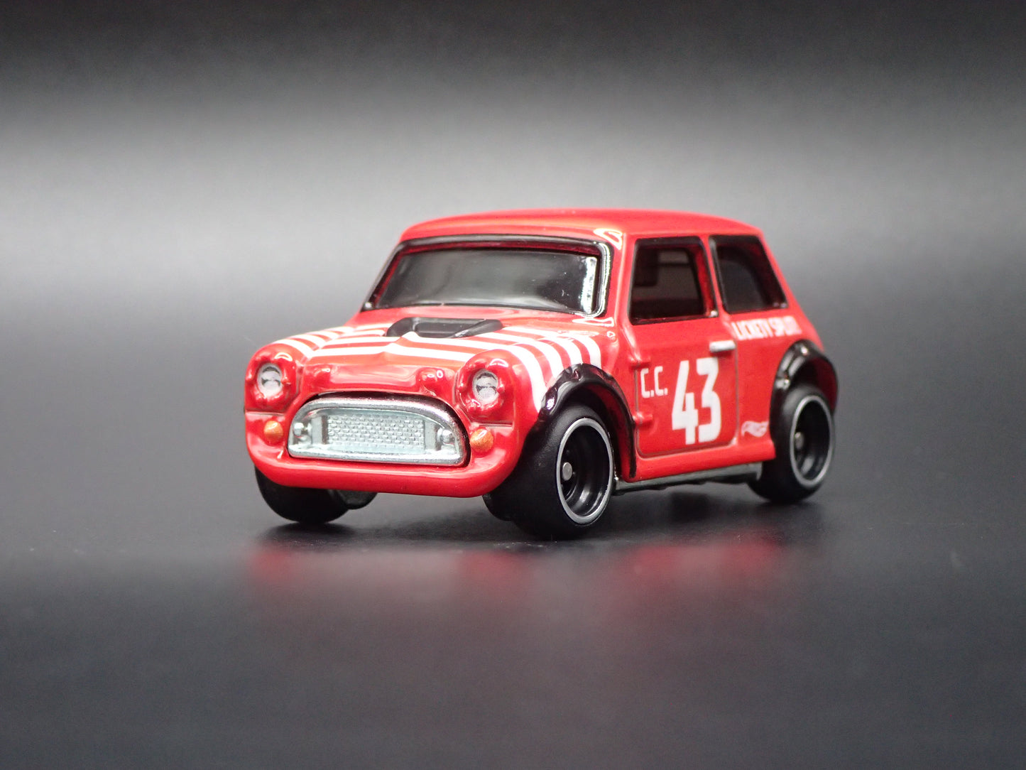 1969-1976 AUSTIN MINI COOPER S RED 1:64 SCALE DIORAMA DIECAST MODEL CAR