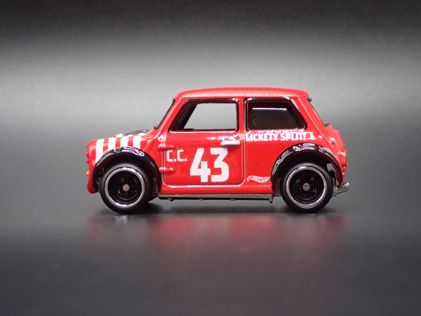 1969-1976 AUSTIN MINI COOPER S RED 1:64 SCALE DIORAMA DIECAST MODEL CAR