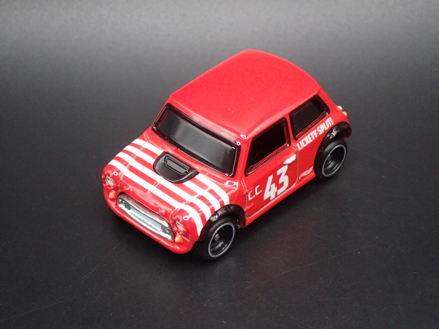 1969-1976 AUSTIN MINI COOPER S RED 1:64 SCALE DIORAMA DIECAST MODEL CAR