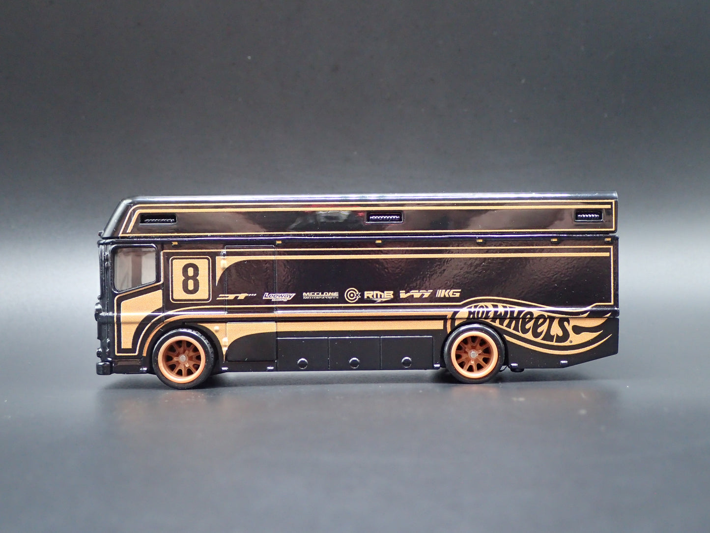 VINTAGE RACE CAR TRUCK ENCLOSED CAR HAULER 1:64 SCALE DIORAMA DIECAST MODEL