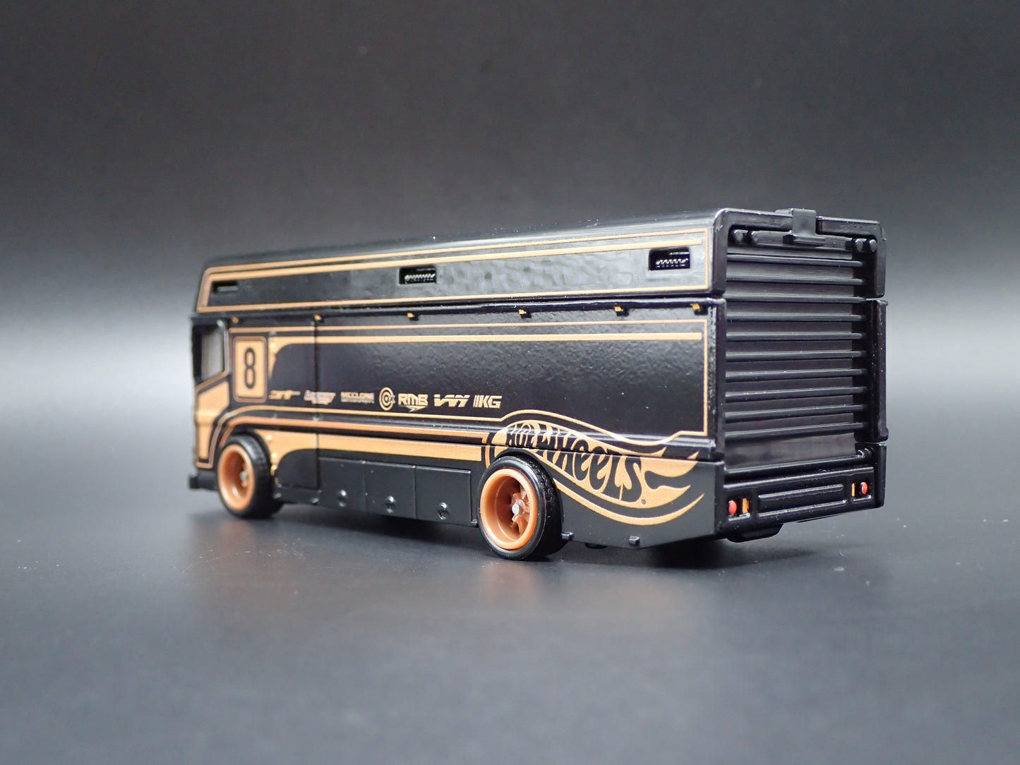 VINTAGE RACE CAR TRUCK ENCLOSED CAR HAULER 1:64 SCALE DIORAMA DIECAST MODEL