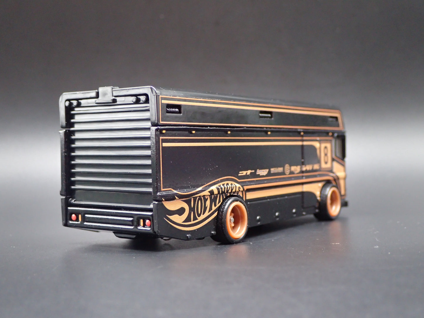 VINTAGE RACE CAR TRUCK ENCLOSED CAR HAULER 1:64 SCALE DIORAMA DIECAST MODEL