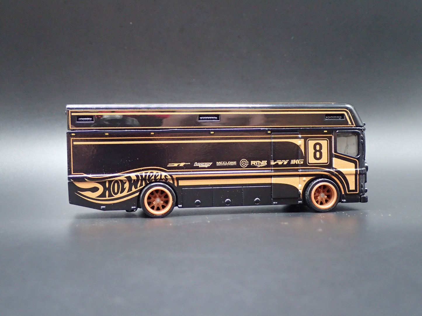 VINTAGE RACE CAR TRUCK ENCLOSED CAR HAULER 1:64 SCALE DIORAMA DIECAST MODEL
