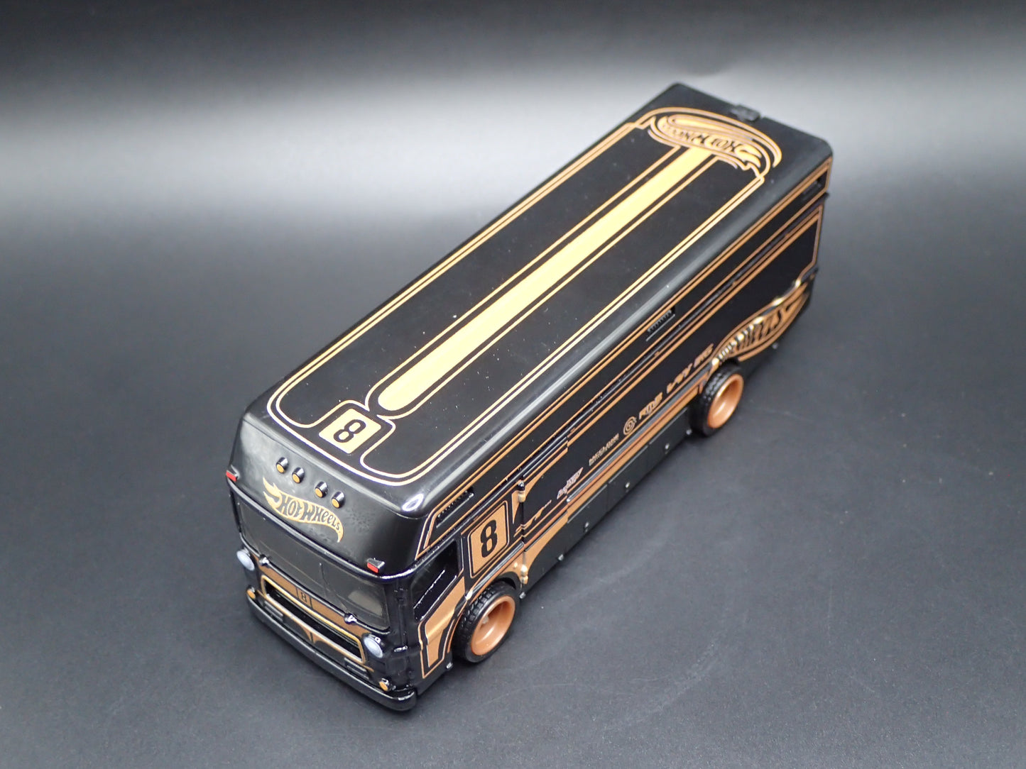 VINTAGE RACE CAR TRUCK ENCLOSED CAR HAULER 1:64 SCALE DIORAMA DIECAST MODEL