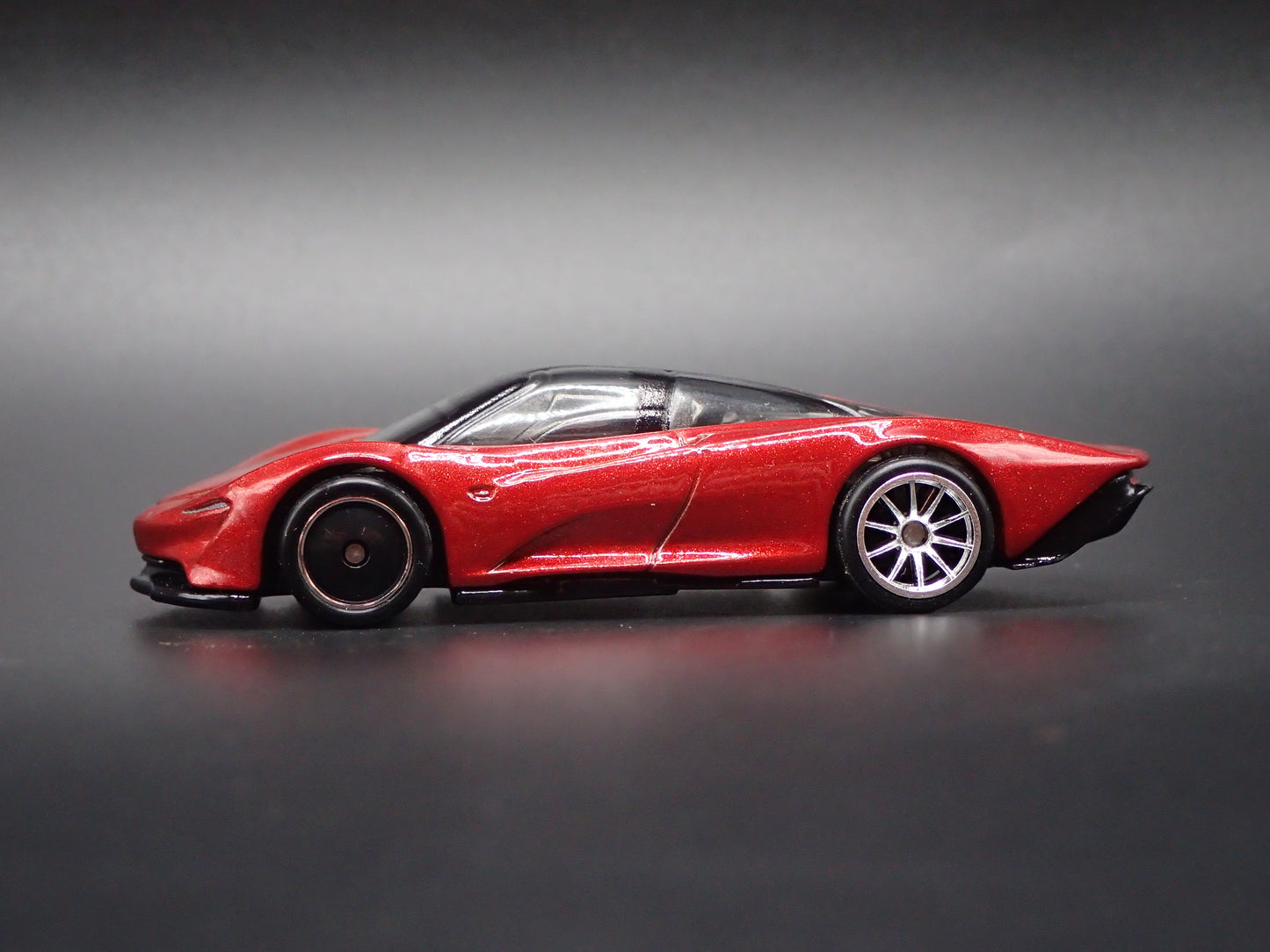 2020 20 MCLAREN SPEEDTAIL SUPER CAR 1:64 SCALE DIORAMA DIECAST MODEL CAR