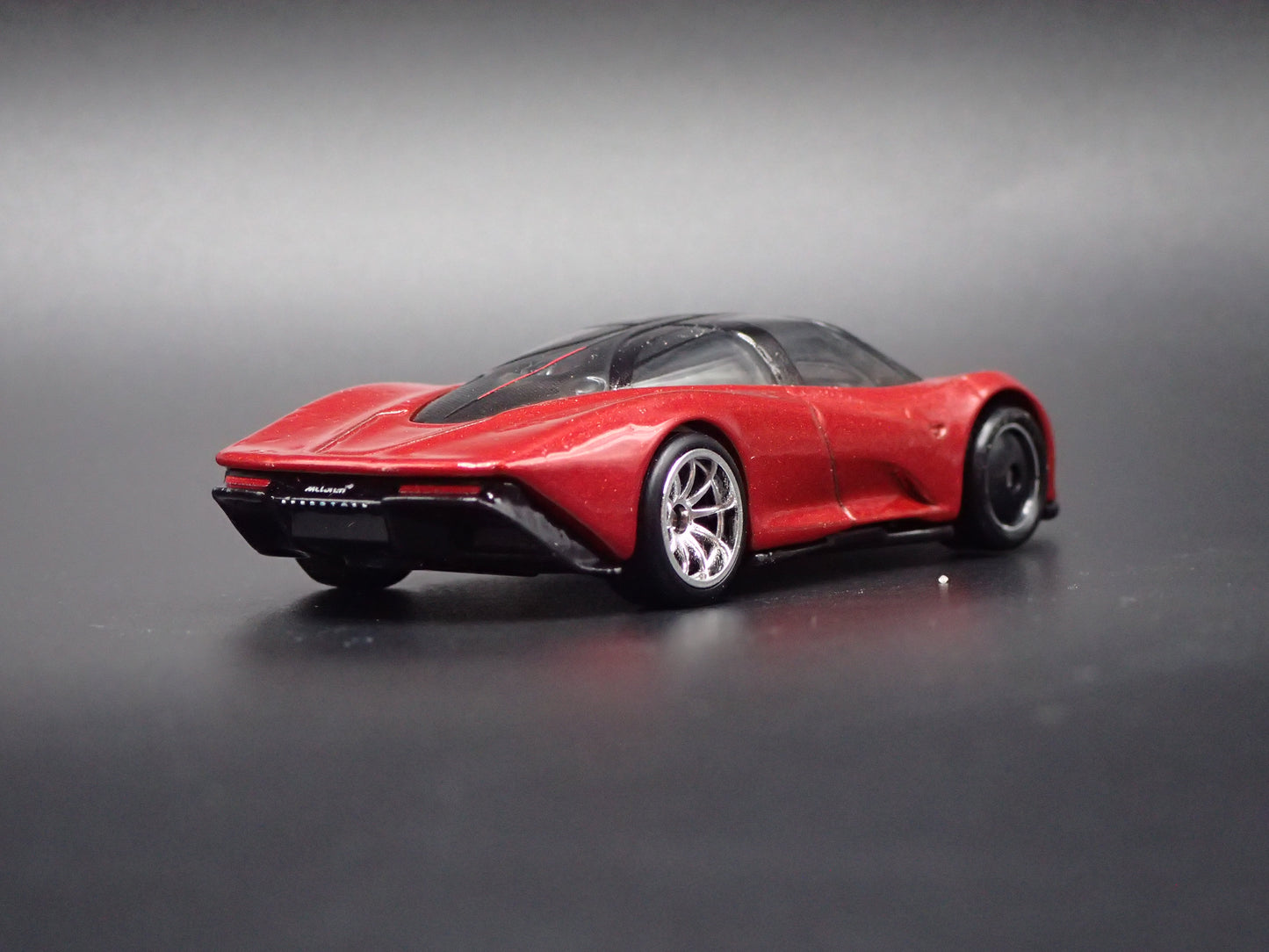 2020 20 MCLAREN SPEEDTAIL SUPER CAR 1:64 SCALE DIORAMA DIECAST MODEL CAR