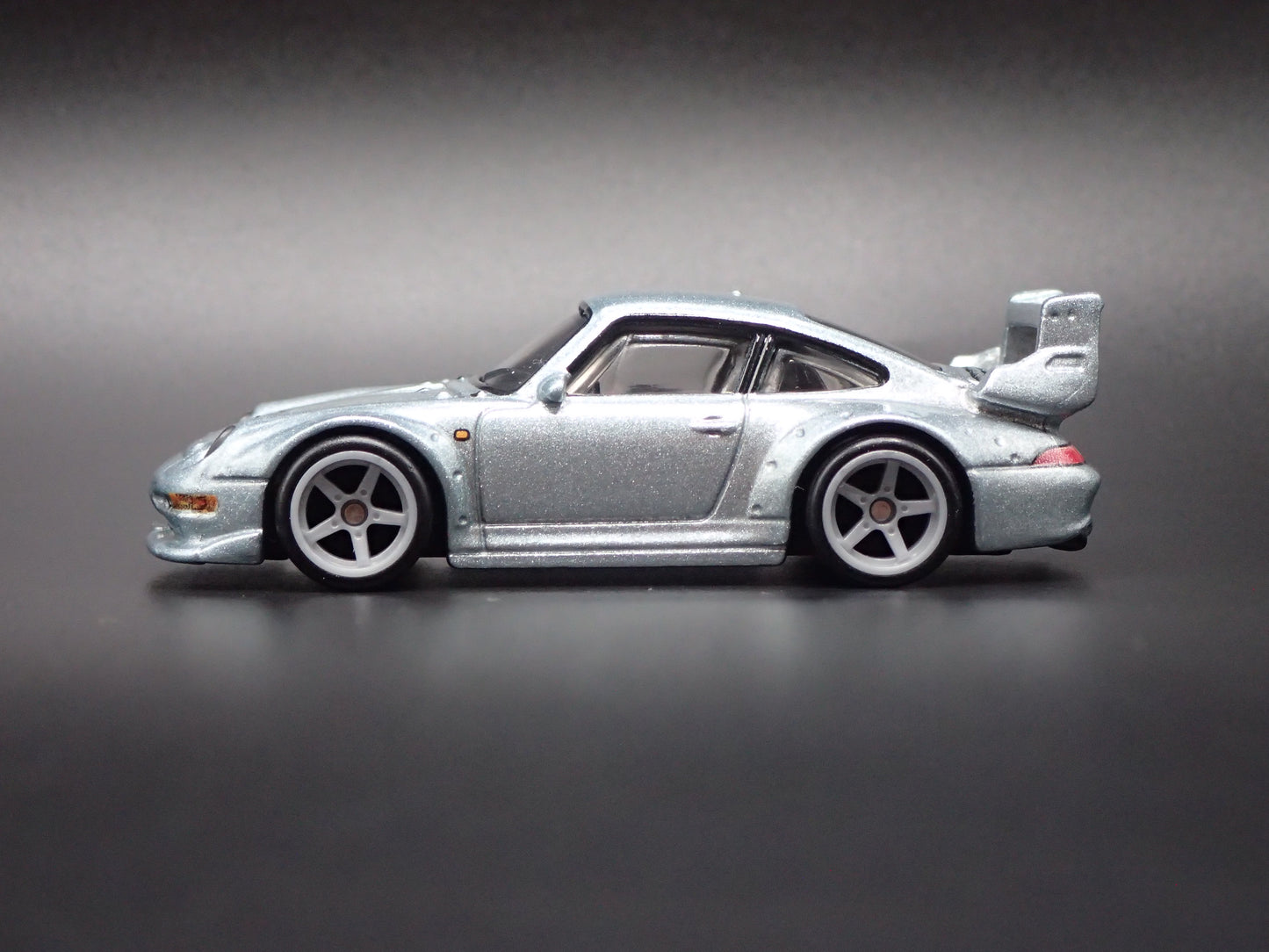1994-1998 PORSCHE 993 911 GT2 SILVER 1:64 SCALE COLLECTIBLE DIORAMA DIECAST MODEL CAR