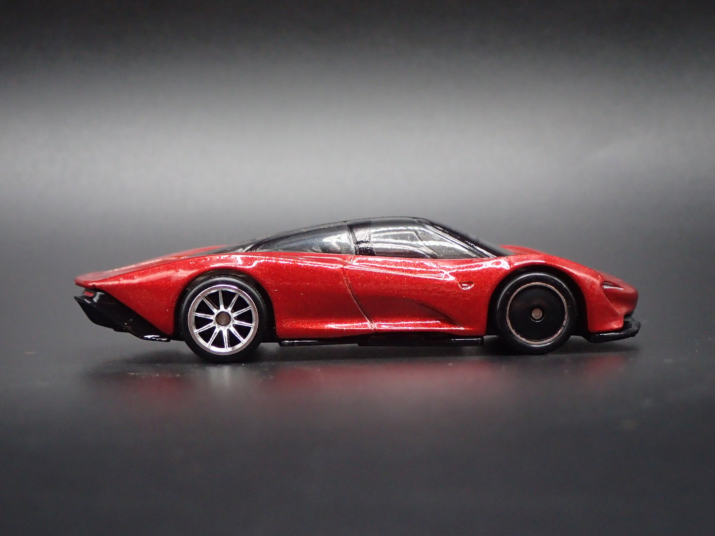 2020 20 MCLAREN SPEEDTAIL SUPER CAR 1:64 SCALE DIORAMA DIECAST MODEL CAR