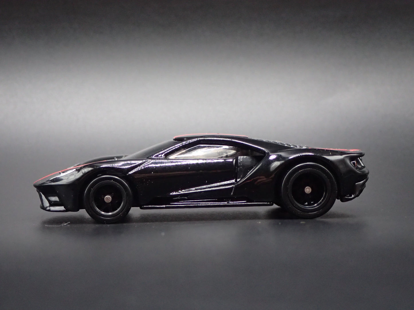 2017-2022 FORD GT SUPERCAR BLACK 1:64 SCALE COLLECTIBLE DIORAMA DIECAST MODEL CAR