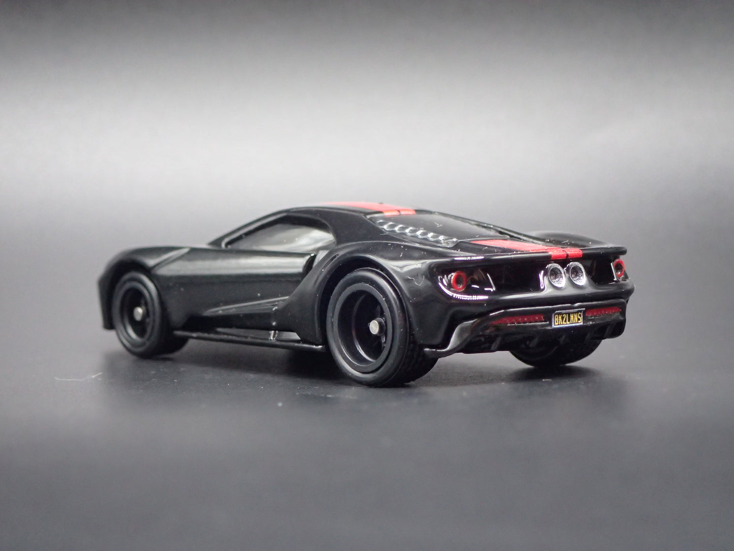 2017-2022 FORD GT SUPERCAR BLACK 1:64 SCALE COLLECTIBLE DIORAMA DIECAST MODEL CAR