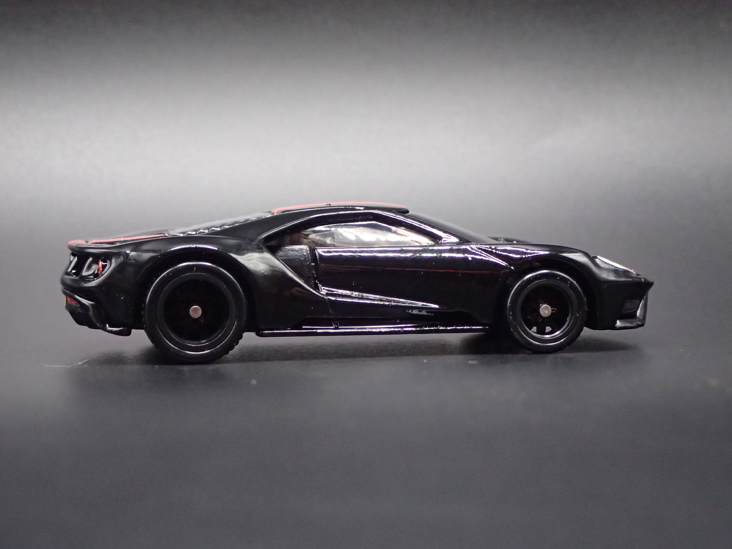 2017-2022 FORD GT SUPERCAR BLACK 1:64 SCALE COLLECTIBLE DIORAMA DIECAST MODEL CAR