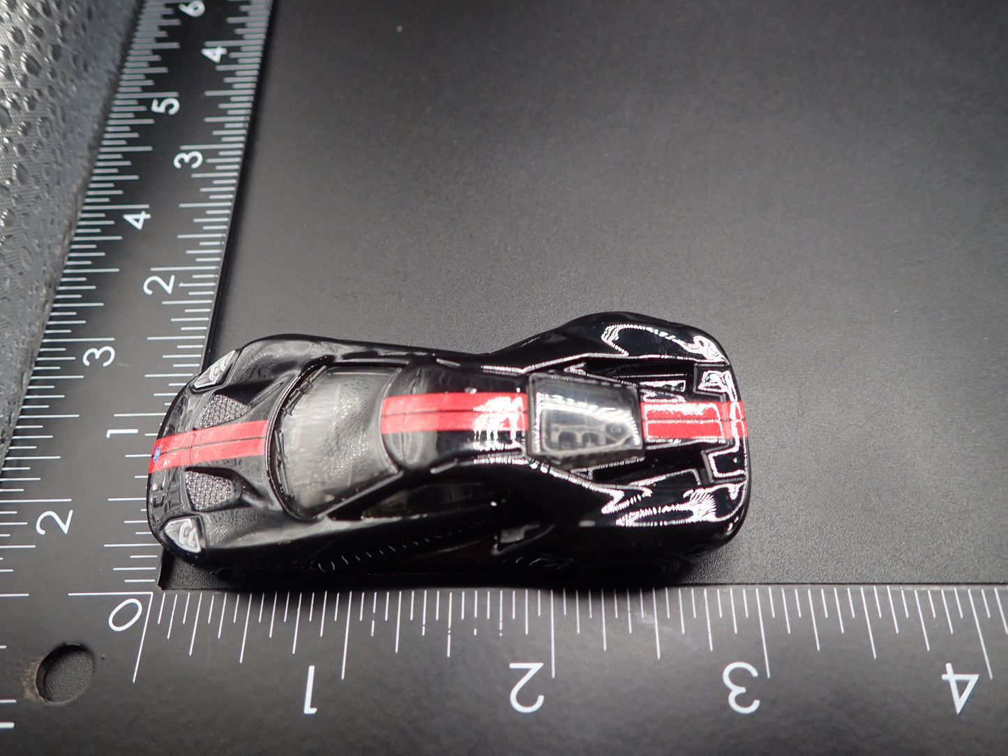 2017-2022 FORD GT SUPERCAR BLACK 1:64 SCALE COLLECTIBLE DIORAMA DIECAST MODEL CAR