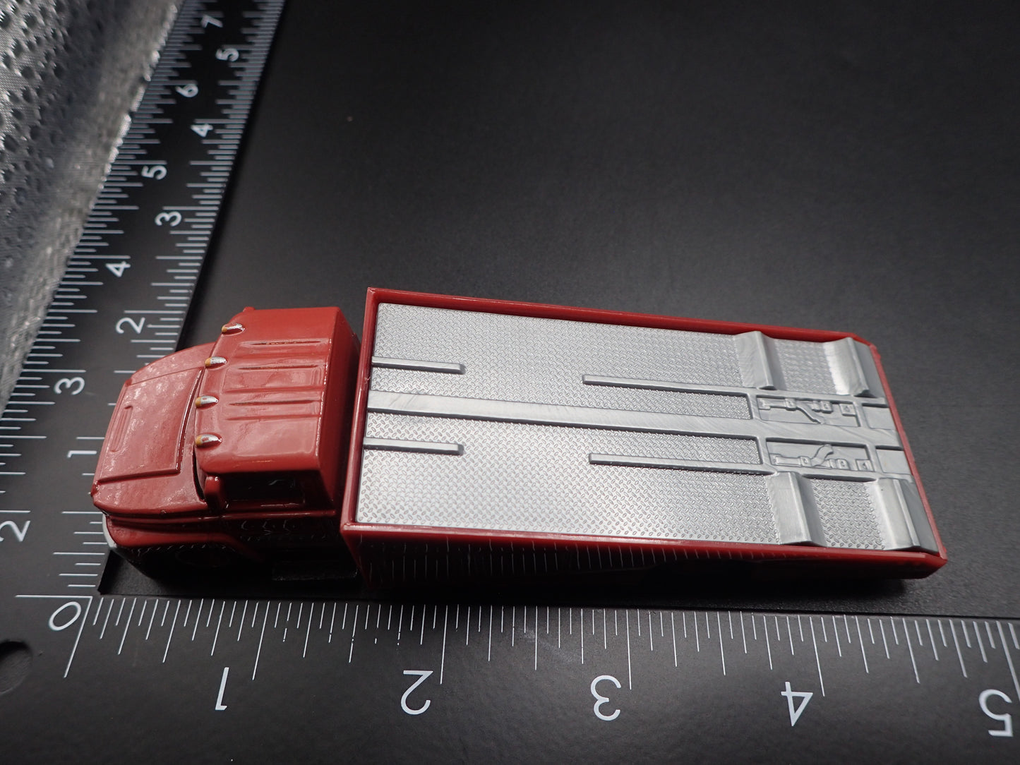 MODERN RAMP TRUCK CAR HAULER TRUCK RED 1:64 SCALE DIORAMA DIECAST MODEL CAR