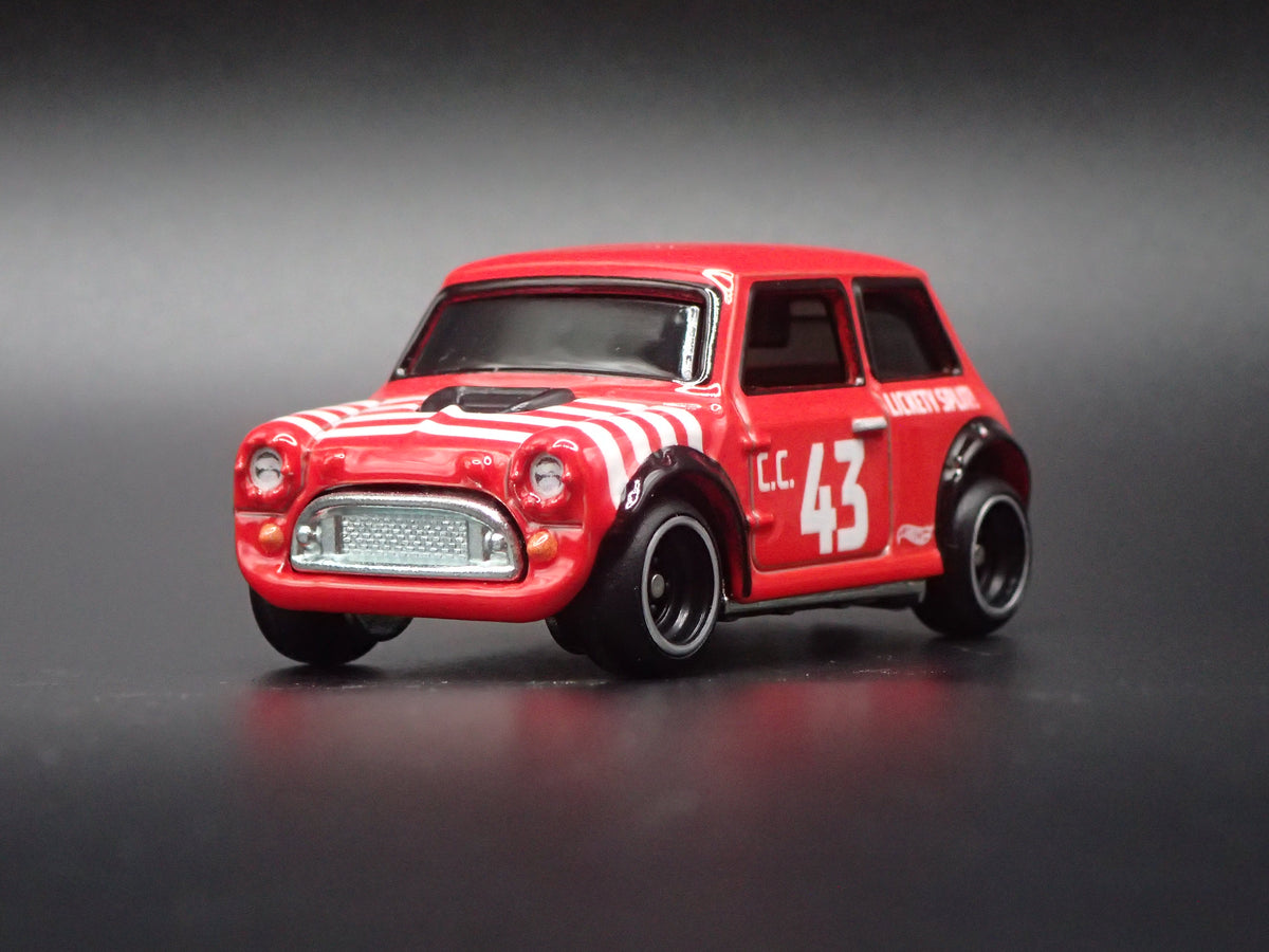 1969-1976 AUSTIN MINI COOPER S RED 1:64 SCALE DIORAMA DIECAST MODEL CAR-Burning Rubber Toy Company