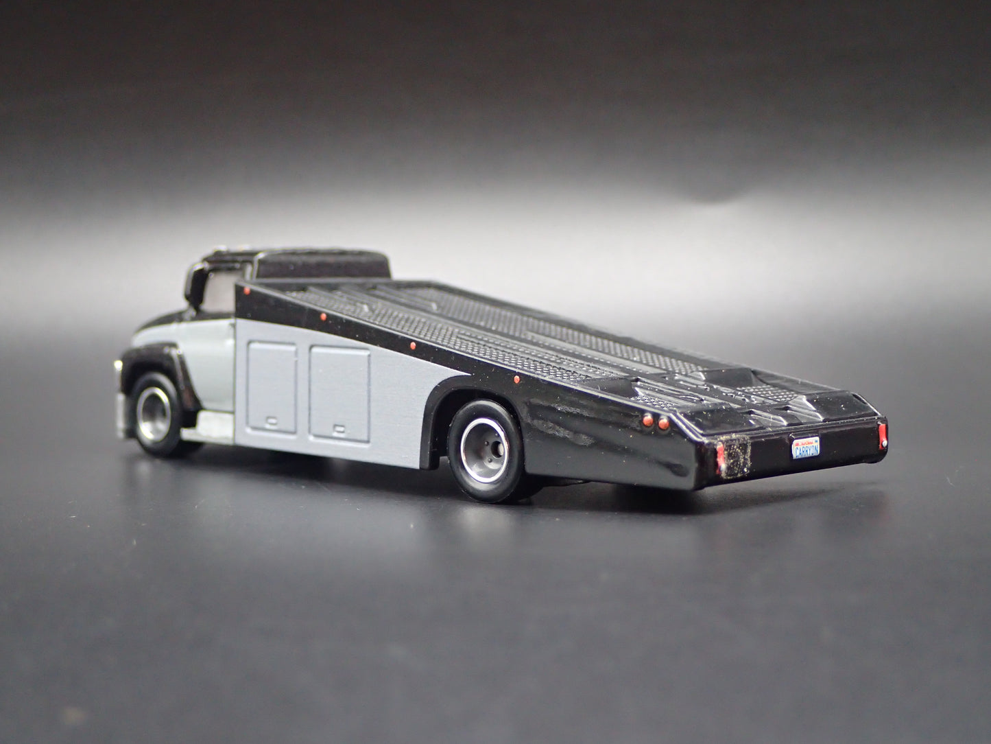 MODERN RAMP TRUCK CAR HAULER TRUCK BLACK 1:64 SCALE DIORAMA DIECAST MODEL CAR
