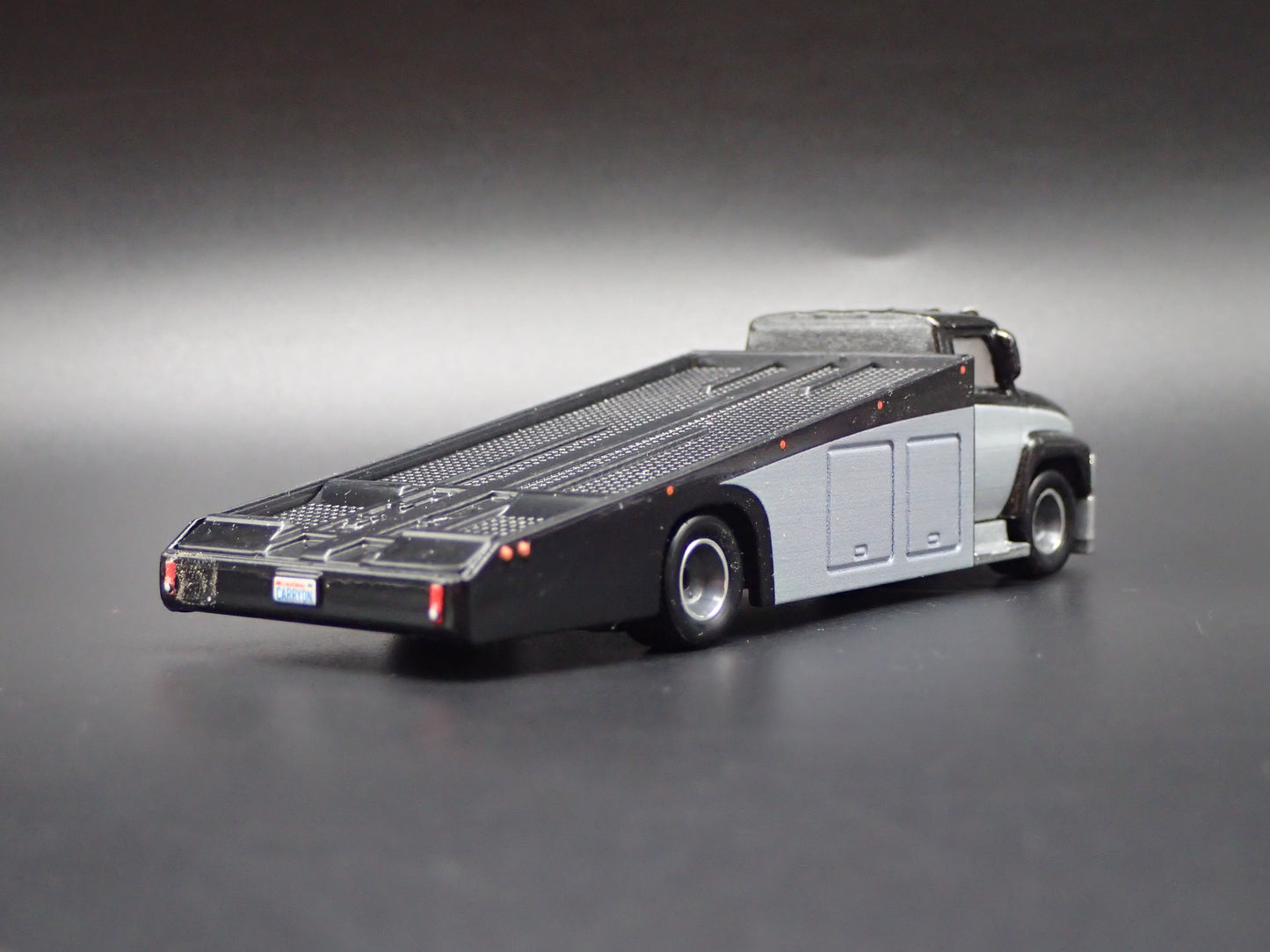 MODERN RAMP TRUCK CAR HAULER TRUCK BLACK 1:64 SCALE DIORAMA DIECAST MODEL CAR