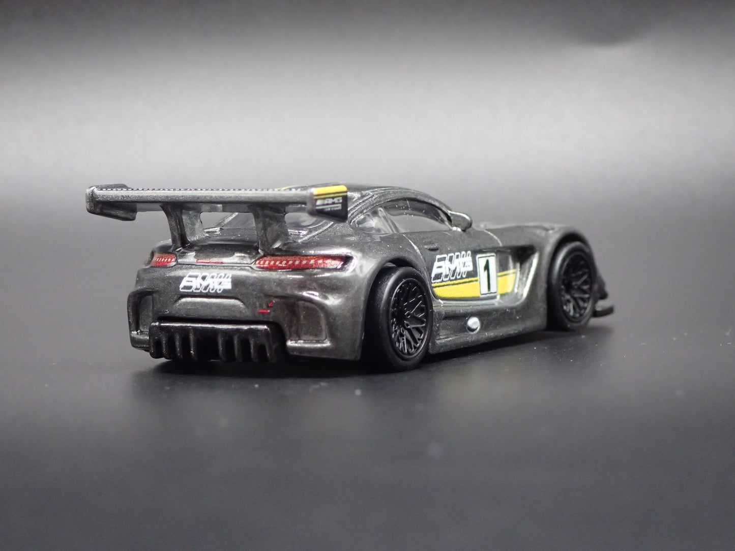 2016 16 MERCEDES-BENZ AMG GT3 RACE CAR 1:64 SCALE COLLECTIBLE DIECAST MODEL CAR