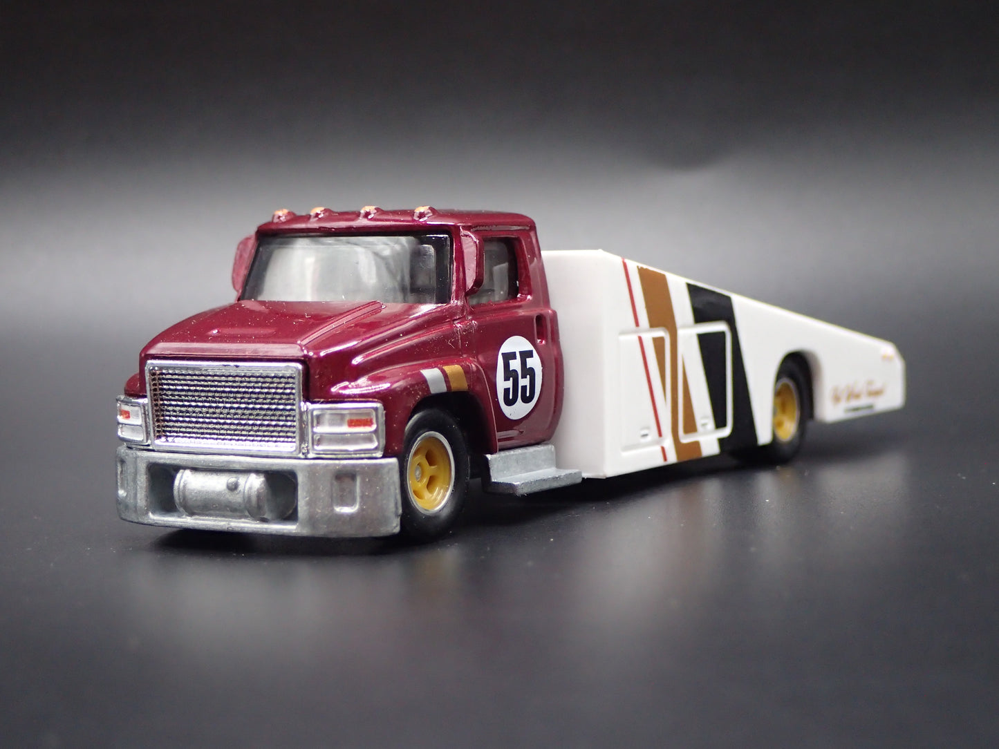 MODERN RAMP TRUCK CAR HAULER TRUCK WHITE 1:64 SCALE DIORAMA DIECAST MODEL CAR