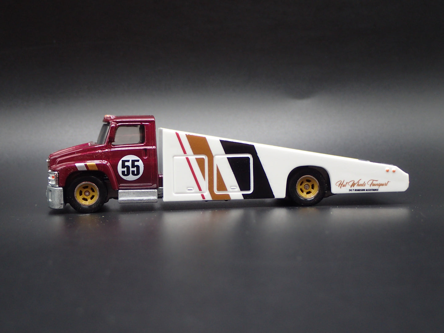 MODERN RAMP TRUCK CAR HAULER TRUCK WHITE 1:64 SCALE DIORAMA DIECAST MODEL CAR