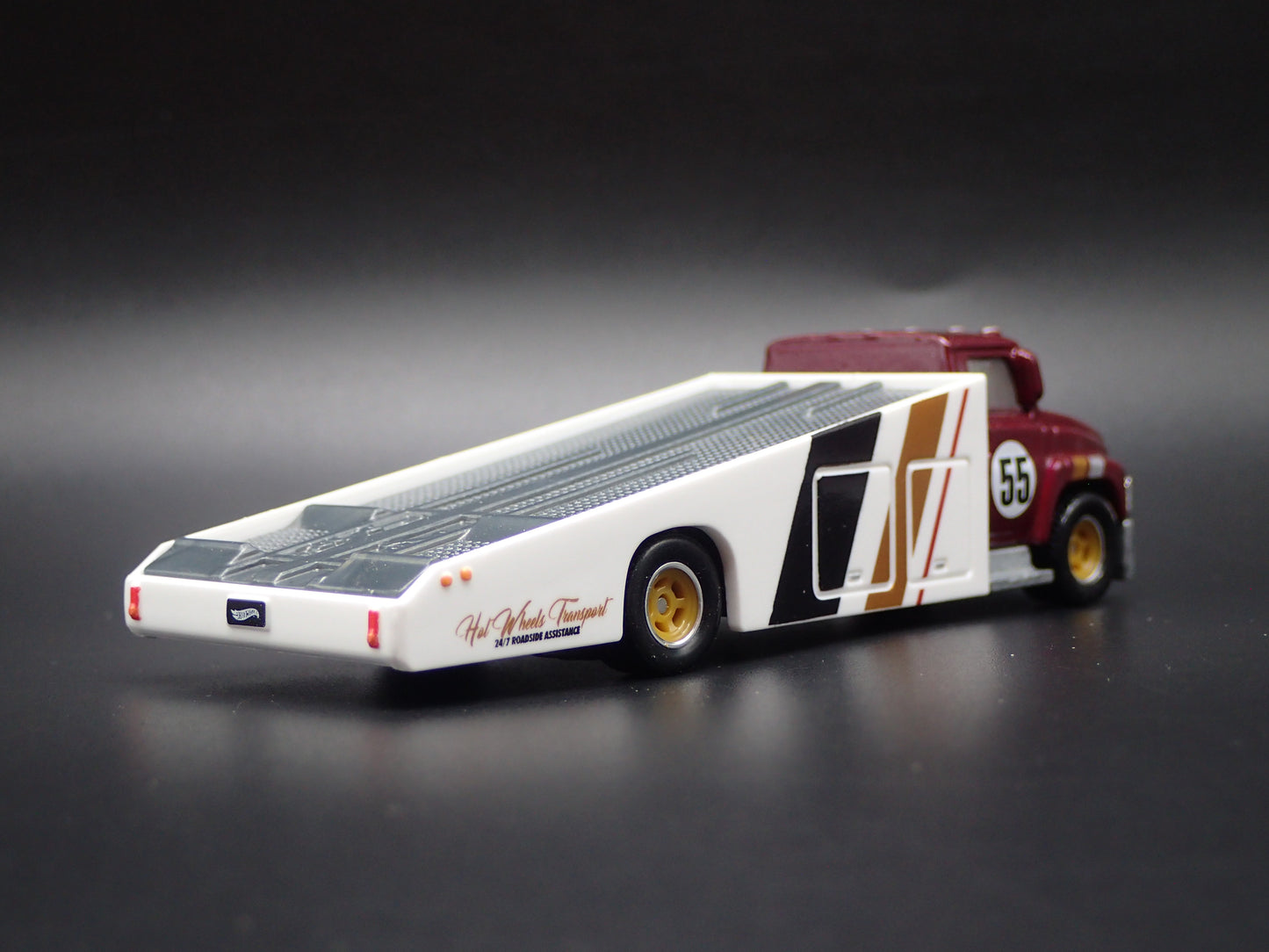 MODERN RAMP TRUCK CAR HAULER TRUCK WHITE 1:64 SCALE DIORAMA DIECAST MODEL CAR