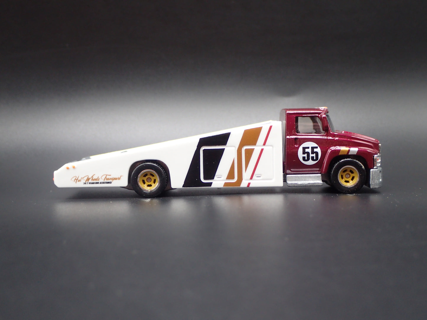 MODERN RAMP TRUCK CAR HAULER TRUCK WHITE 1:64 SCALE DIORAMA DIECAST MODEL CAR