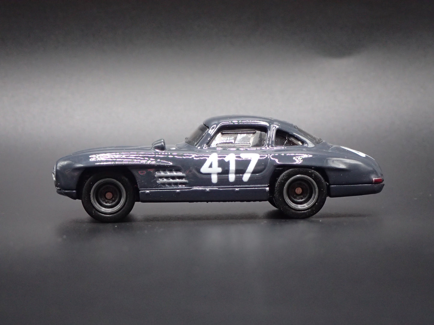 MERCEDES-BENZ 300 SL GRAY 1:64 SCALE COLLECTIBLE DIORAMA DIECAST MODEL CAR